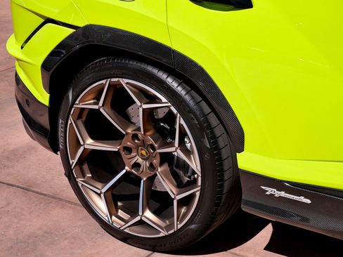 Used 2024 Lamborghini Urus Performante AWD/4WD image 21