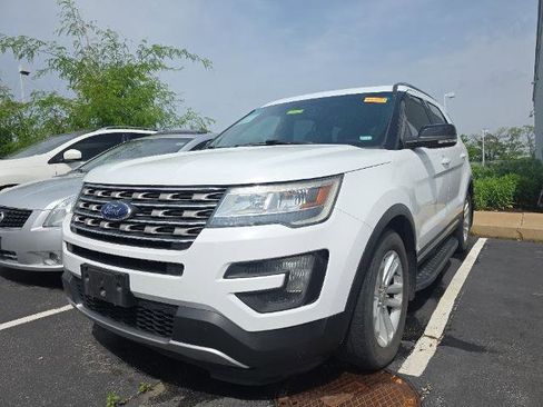 Used 2016 Ford Explorer XLT w/ Equipment Group 201A FWD image 3