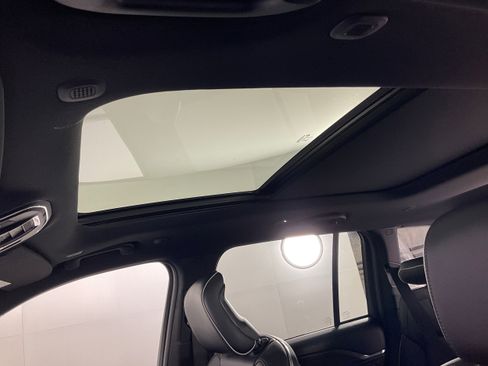 New 2025 Jeep Grand Cherokee Summit image 17