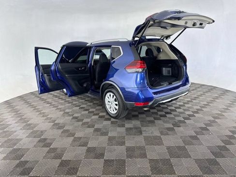 Used 2018 Nissan Rogue SV w/ Sun & Sound Touring Package AWD/4WD image 16