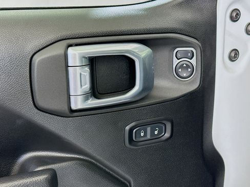 Used 2022 Jeep Wrangler Unlimited Sport image 15