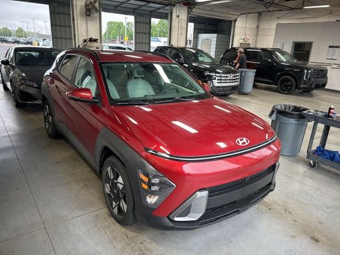 Used 2025 Hyundai Kona SEL FWD image 6