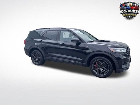 Used 2025 Ford Explorer ST-Line w/ ST-Line Street Pack AWD/4WD image 7