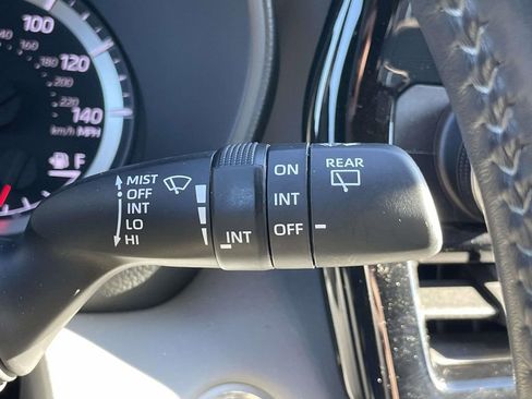 Used 2020 Toyota Highlander LE image 23