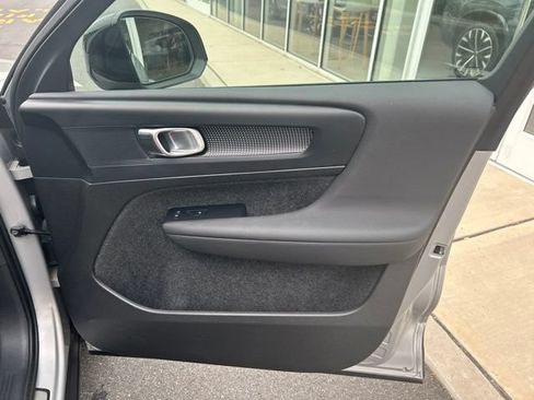 Certified 2025 Volvo XC40 B5 Plus AWD/4WD image 14