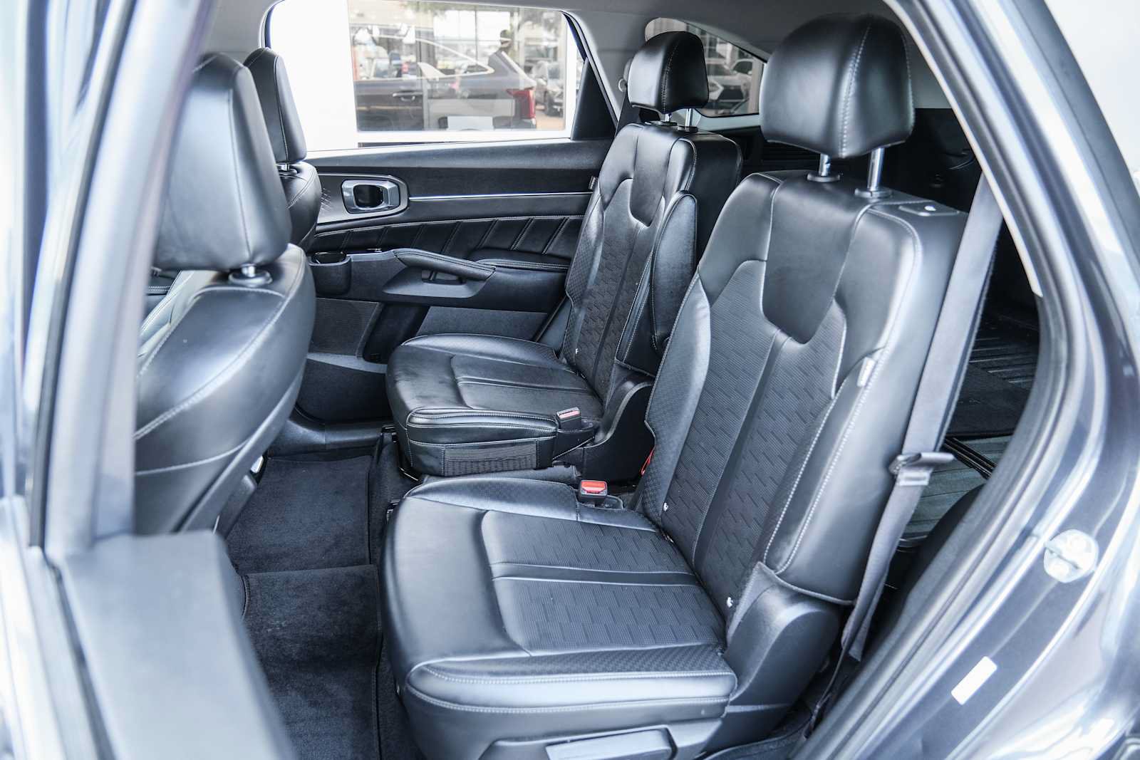 Used 2024 Kia Sorento SX FWD image 27