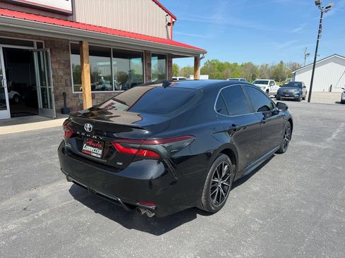 Used 2021 Toyota Camry SE image 4