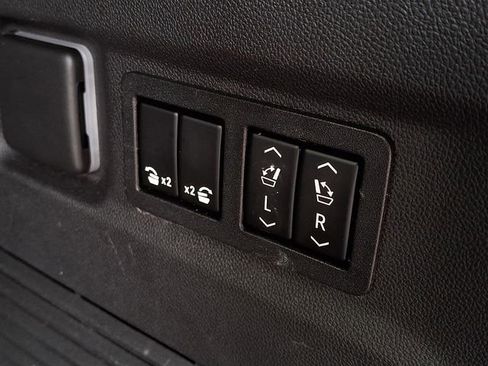 Used 2021 GMC Yukon XL SLT w/ SLT Premium Package image 25