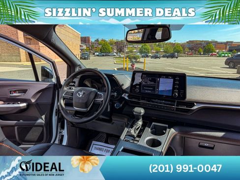 Used 2022 Toyota Sienna XSE w/ XSE Plus Package AWD/4WD image 17