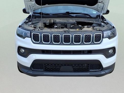 Used 2024 Jeep Compass Latitude AWD/4WD image 23