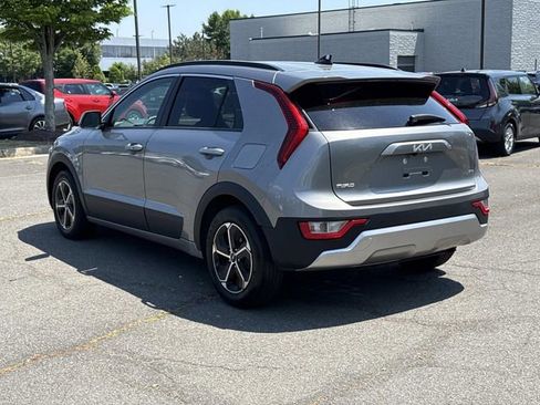 Used 2023 Kia Niro EX FWD image 4
