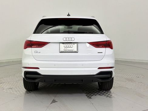 Certified 2025 Audi Q3 2.0T Premium w/ Convenience Package image 10