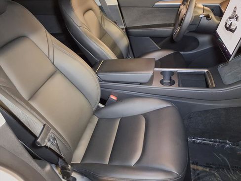 Used 2023 Tesla Model Y Performance image 23