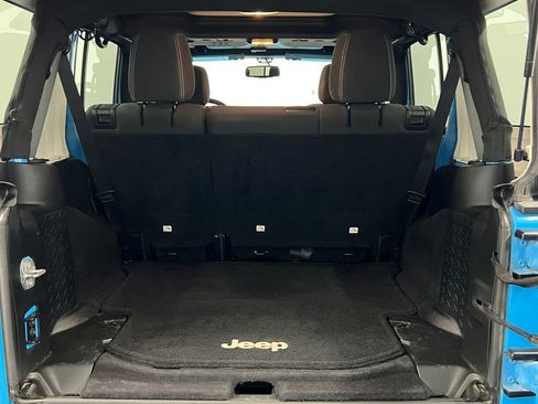 Used 2017 Jeep Wrangler Unlimited Rubicon w/ Cold Weather Group image 19