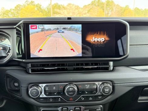 New 2026 Jeep Wrangler Unlimited Sahara AWD/4WD image 19
