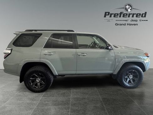 Used 2022 Toyota 4Runner Trail Special Edition AWD/4WD image 9
