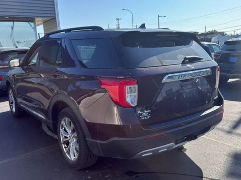 Used 2023 Ford Explorer XLT w/ Equipment Group 202A AWD/4WD image 5