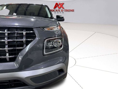 Used 2024 Hyundai Venue Limited FWD image 13