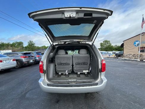 Used 2004 Chrysler Town & Country Touring FWD image 43