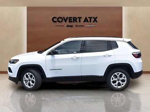 Used 2025 Jeep Compass Latitude AWD/4WD image 2