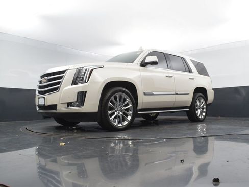 Used 2015 Cadillac Escalade Luxury image 49