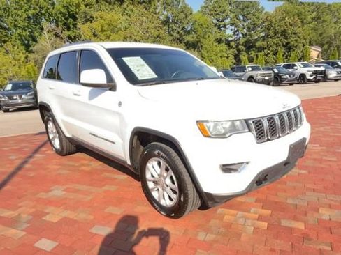 Used 2021 Jeep Grand Cherokee Laredo AWD/4WD image 3