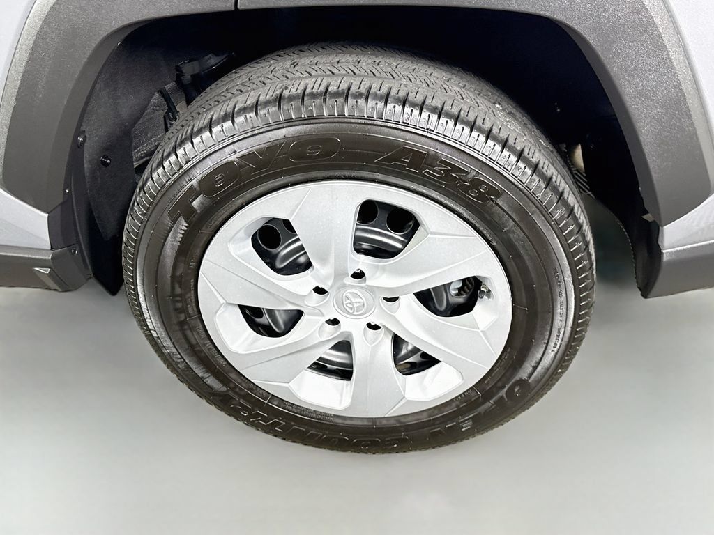 Certified 2025 Toyota RAV4 LE AWD/4WD image 33