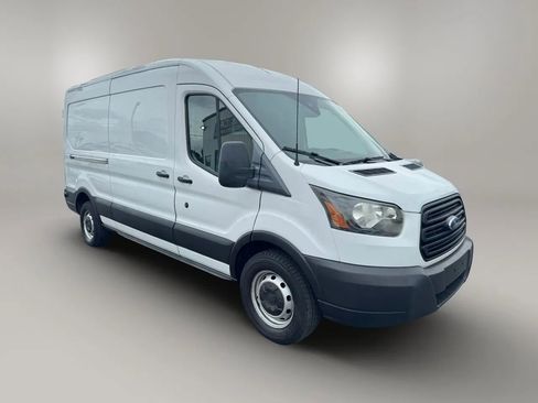 Used 2019 Ford Transit 250 148 Medium Roof RWD image 4