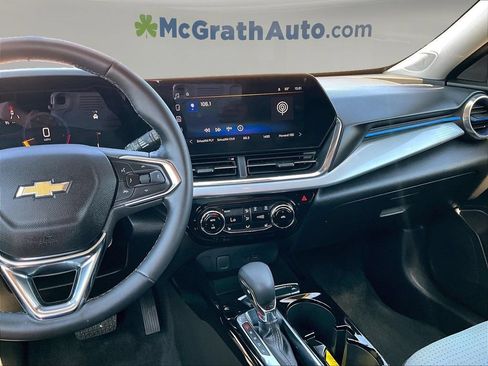 Used 2025 Chevrolet Trax LT w/ LT Convenience Package FWD image 11