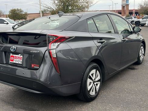 Used 2018 Toyota Prius Three image 7