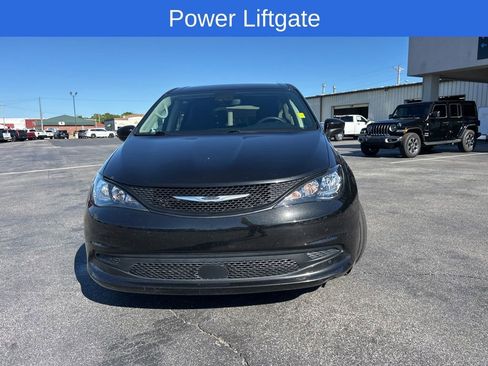 Used 2023 Chrysler Voyager LX FWD image 9