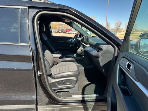 Used 2025 Ford Explorer ST-Line image 29