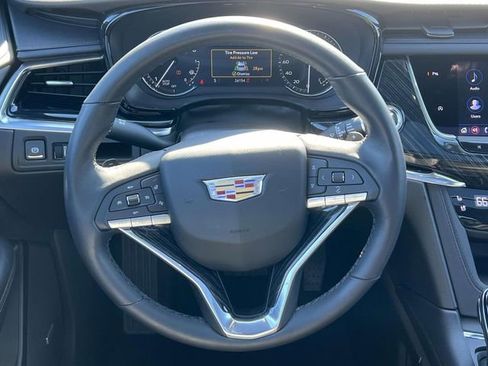 Used 2025 Cadillac XT6 Premium Luxury FWD image 15