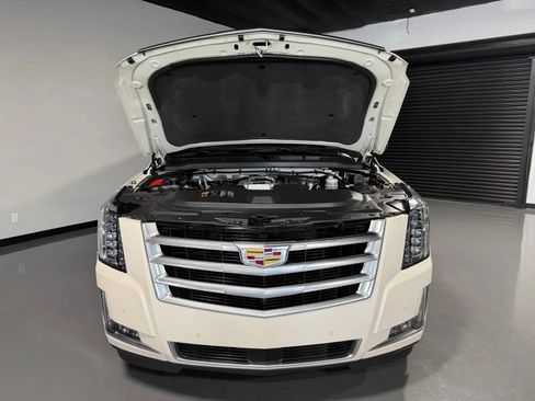 Used 2015 Cadillac Escalade Premium AWD/4WD image 7