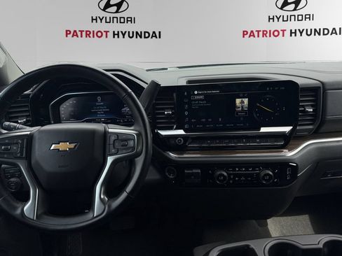Used 2025 Chevrolet Silverado 1500 LT AWD/4WD image 11