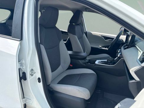 Used 2020 Toyota RAV4 XLE FWD image 28