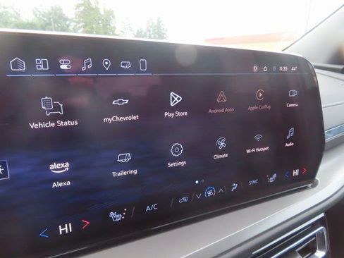 Used 2025 Chevrolet Traverse LT w/ Sun and Wheel Package image 20