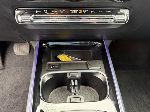 Used 2022 Mercedes-Benz GLB 250 4MATIC image 26