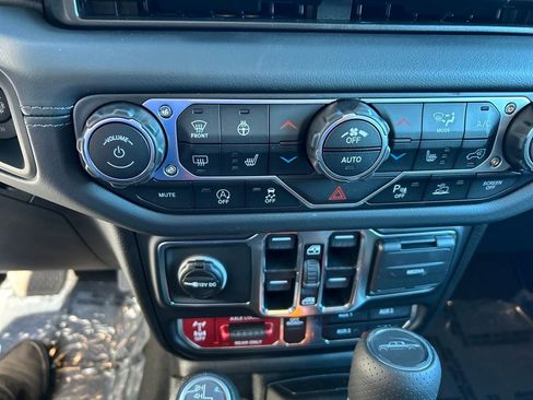 New 2025 Jeep Gladiator Mojave image 17