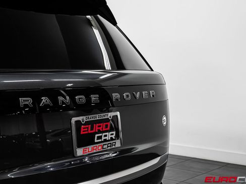 Used 2025 Land Rover Range Rover SV AWD/4WD image 18