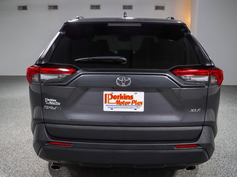 Used 2022 Toyota RAV4 XLE Premium FWD image 8