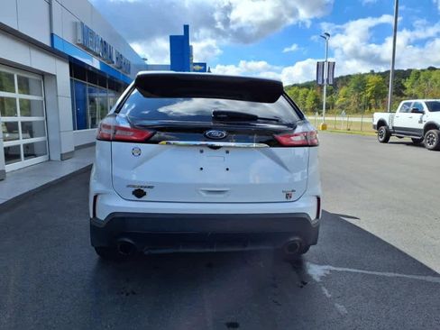 Used 2019 Ford Edge SE image 5