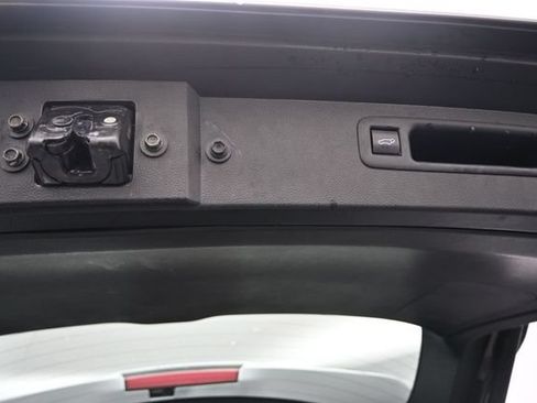 Used 2022 Toyota Highlander LE AWD/4WD image 18