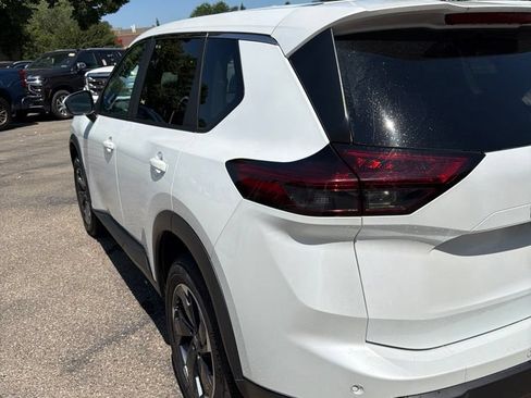 Used 2025 Nissan Rogue SV AWD/4WD image 11