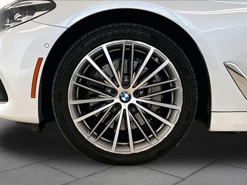 Used 2020 BMW 530i w/ Premium Package RWD image 9