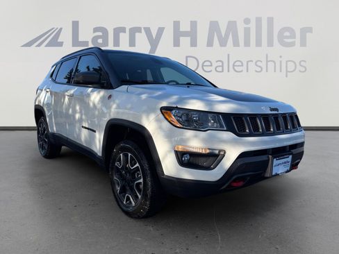 Used 2020 Jeep Compass Trailhawk AWD/4WD image 7