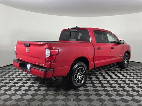 Used 2024 Nissan Titan SV w/ SV Convenience Package image 3