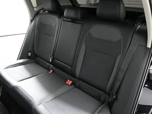 Used 2023 Volkswagen Taos SE w/ Panoramic Sunroof Package FWD image 14