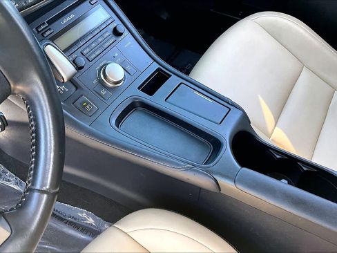 Used 2014 Lexus CT 200h FWD image 16