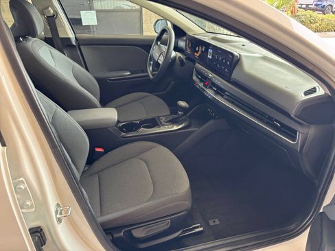 Used 2025 Kia K4 FWD image 36